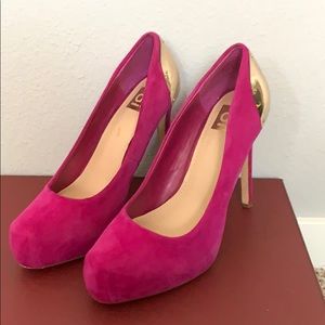 Dolce vita fuchsia suede pumps